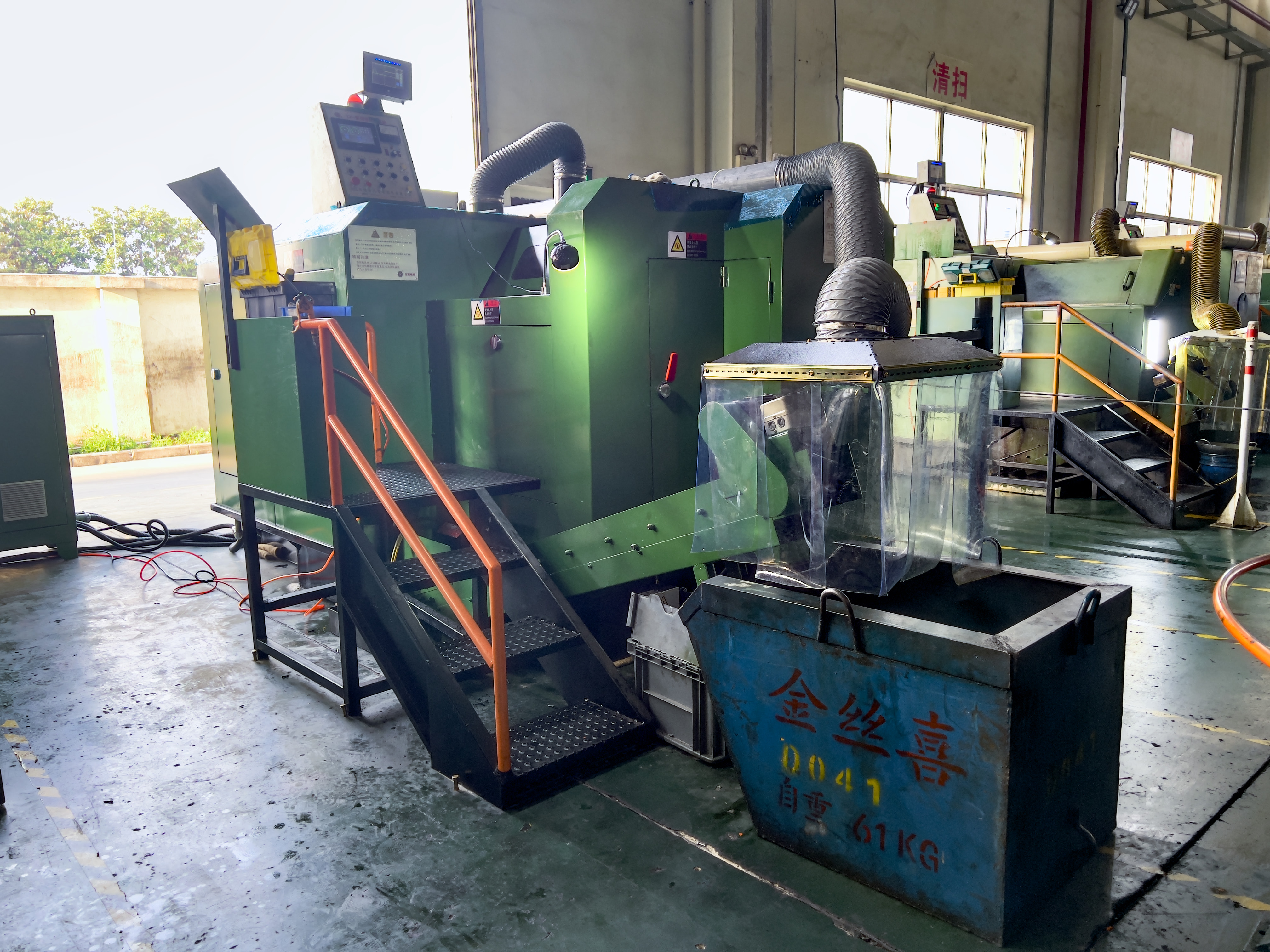 Bumili si Jinsixi ng mga bagong machine upang madagdagan ang kapasidad ng produksyon ng tornilyo